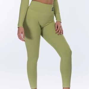 rare ECHT Arise Comfort seamless leggings
